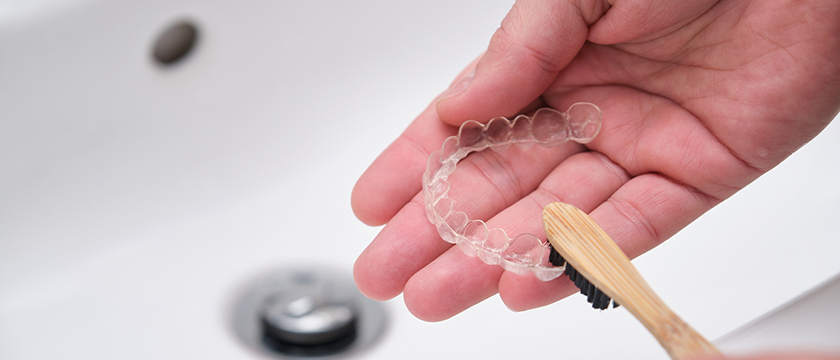 7 Tips to Keep Your Teeth Clean During Invisalign Treatment